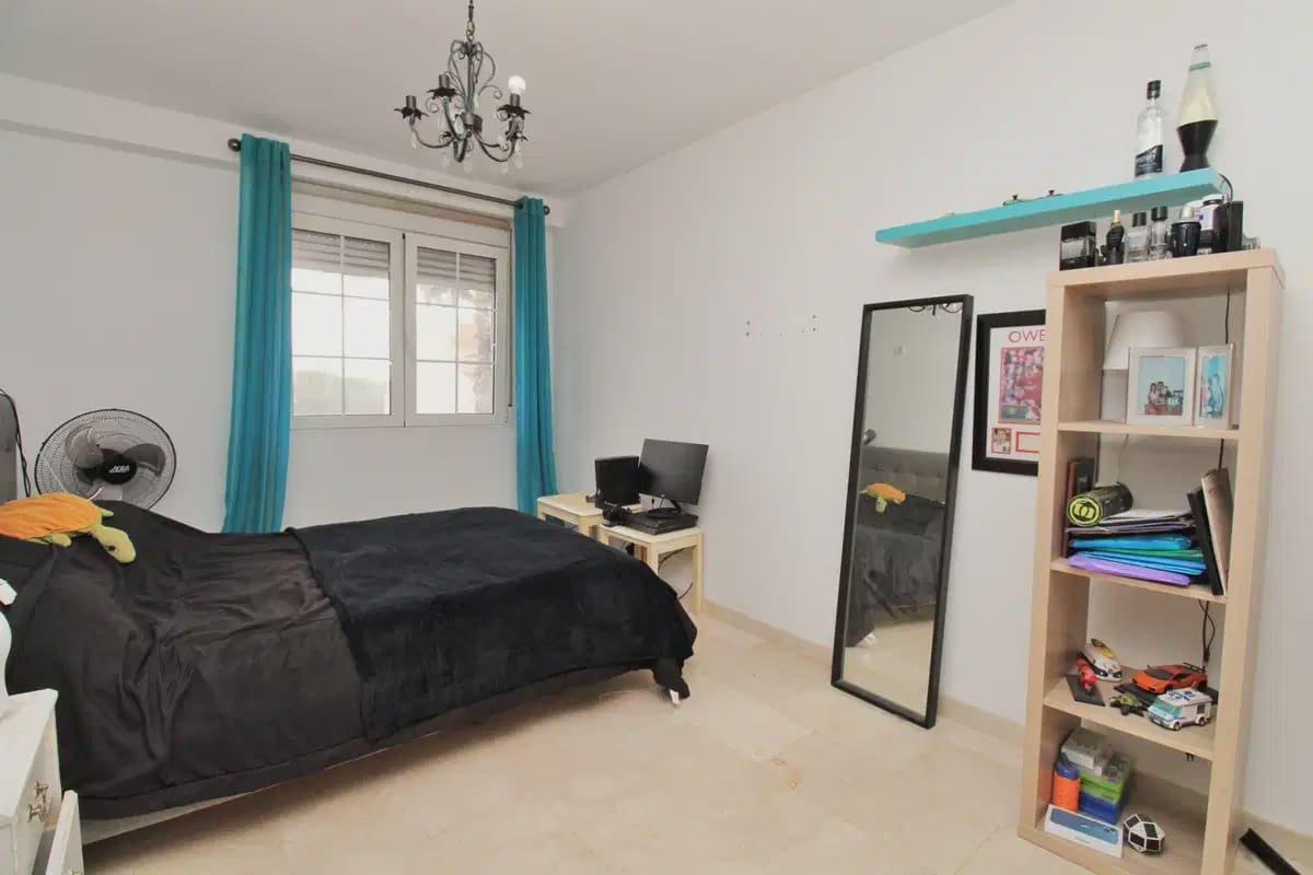 4 quarto Casa em Banda para venda em Villamartin - 295 000 € (Ref: 9932637)
