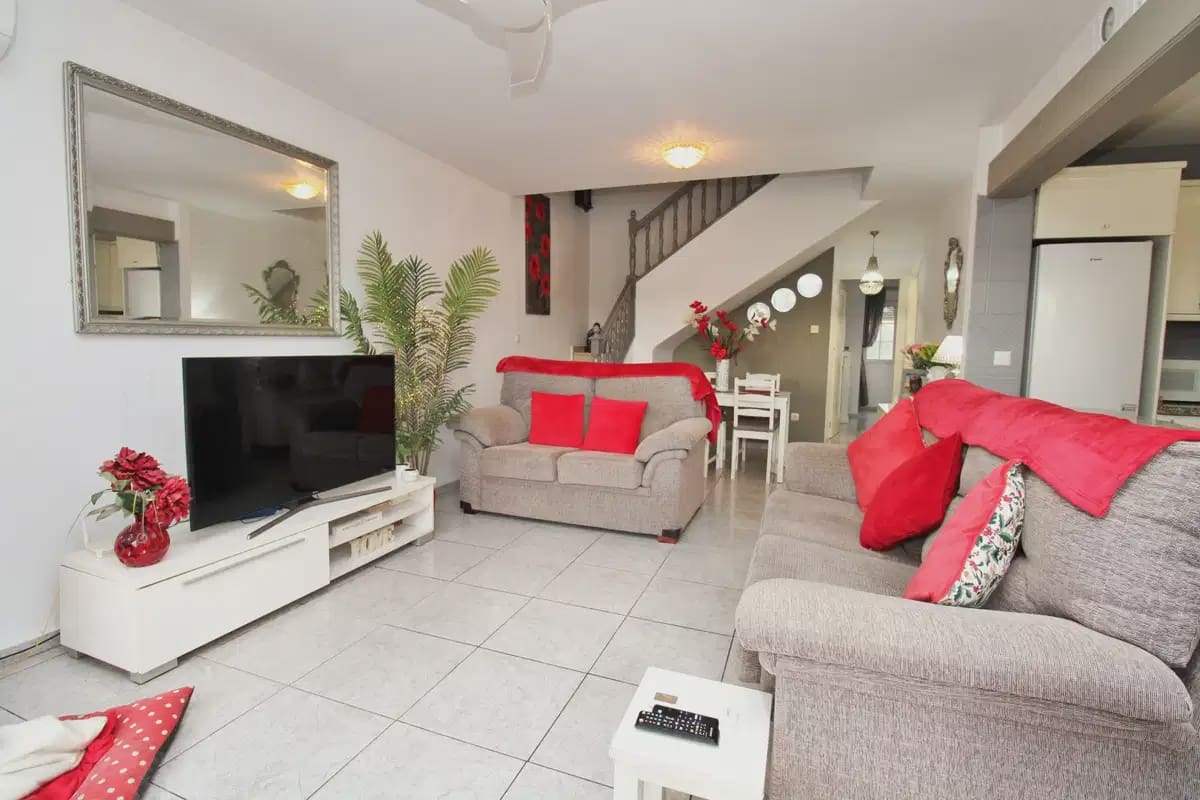 4 quarto Casa em Banda para venda em Villamartin - 295 000 € (Ref: 9932637)