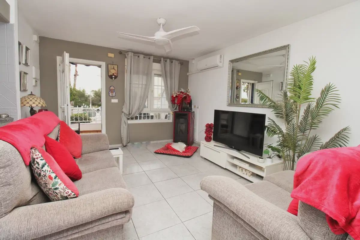 4 quarto Casa em Banda para venda em Villamartin - 295 000 € (Ref: 9932637)
