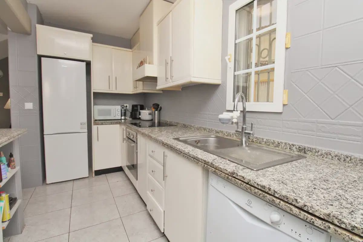 4 quarto Casa em Banda para venda em Villamartin - 295 000 € (Ref: 9932637)