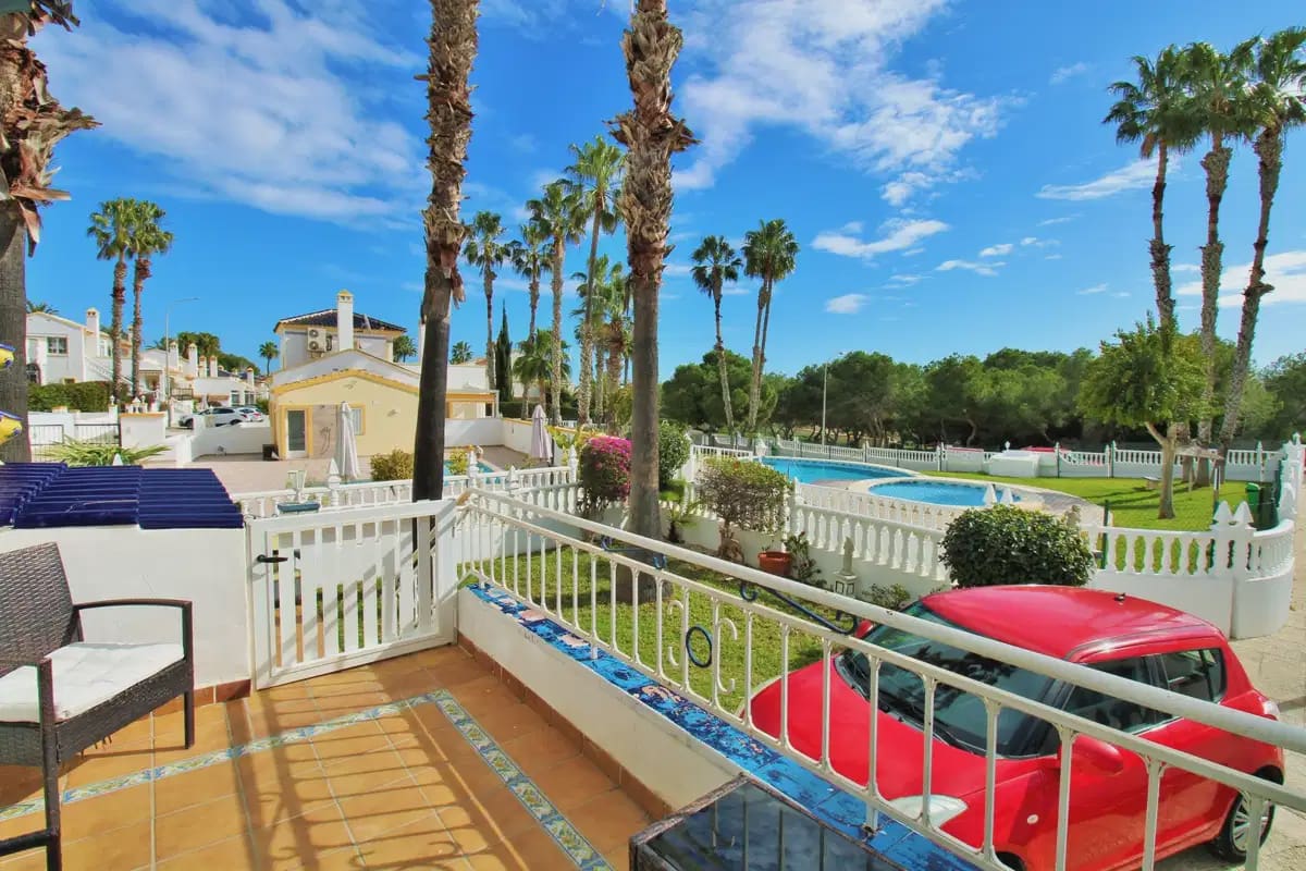 4 quarto Casa em Banda para venda em Villamartin - 295 000 € (Ref: 9932637)