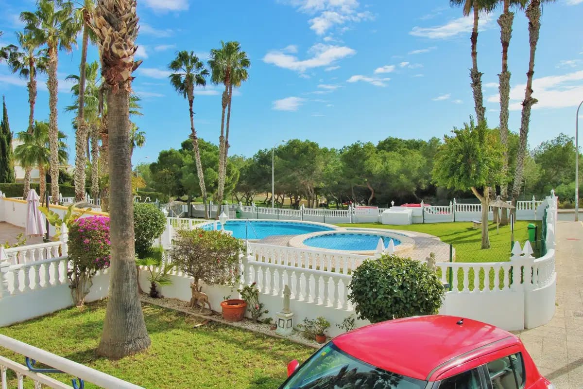4 quarto Casa em Banda para venda em Villamartin - 295 000 € (Ref: 9932637)