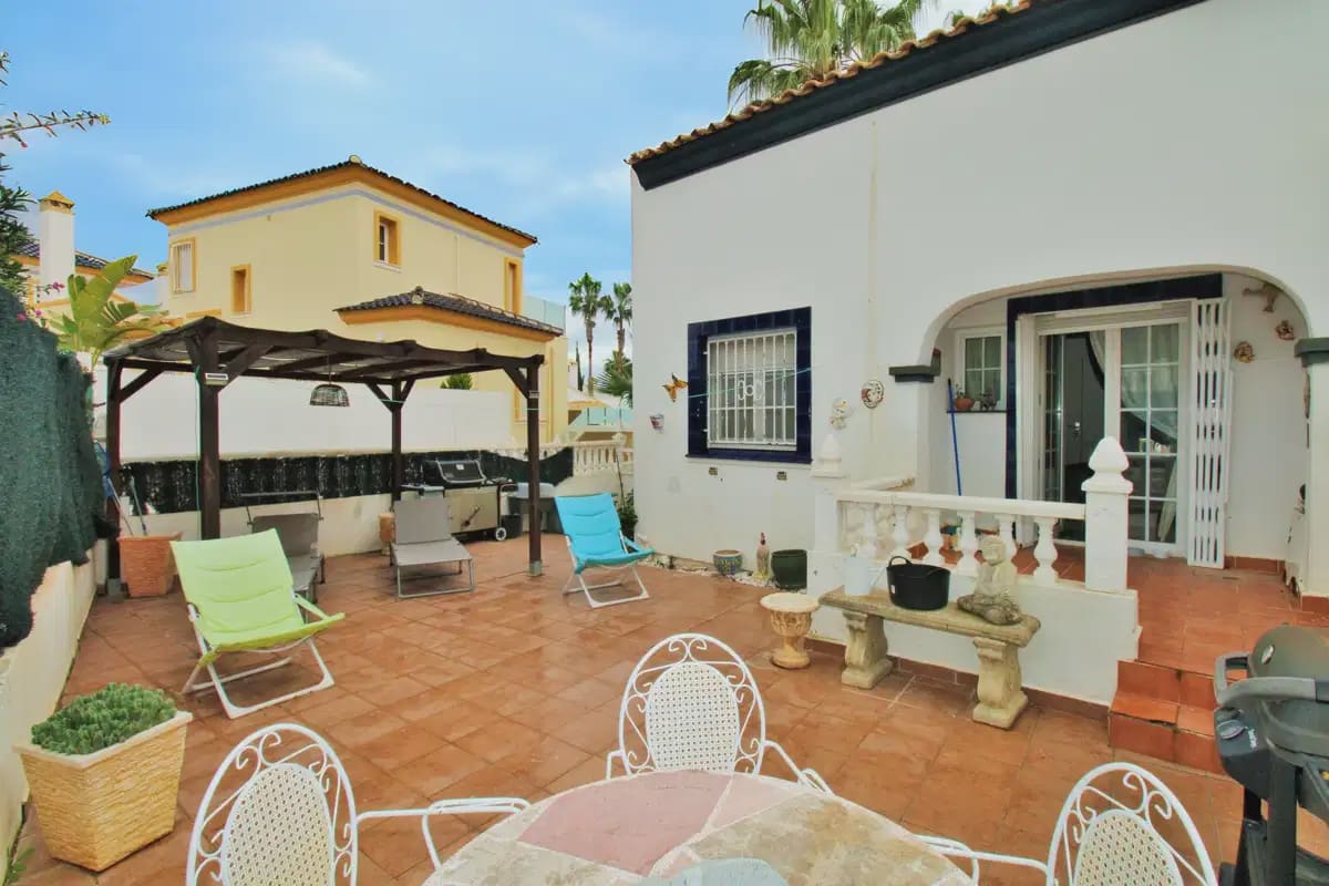 4 quarto Casa em Banda para venda em Villamartin - 295 000 € (Ref: 9932637)