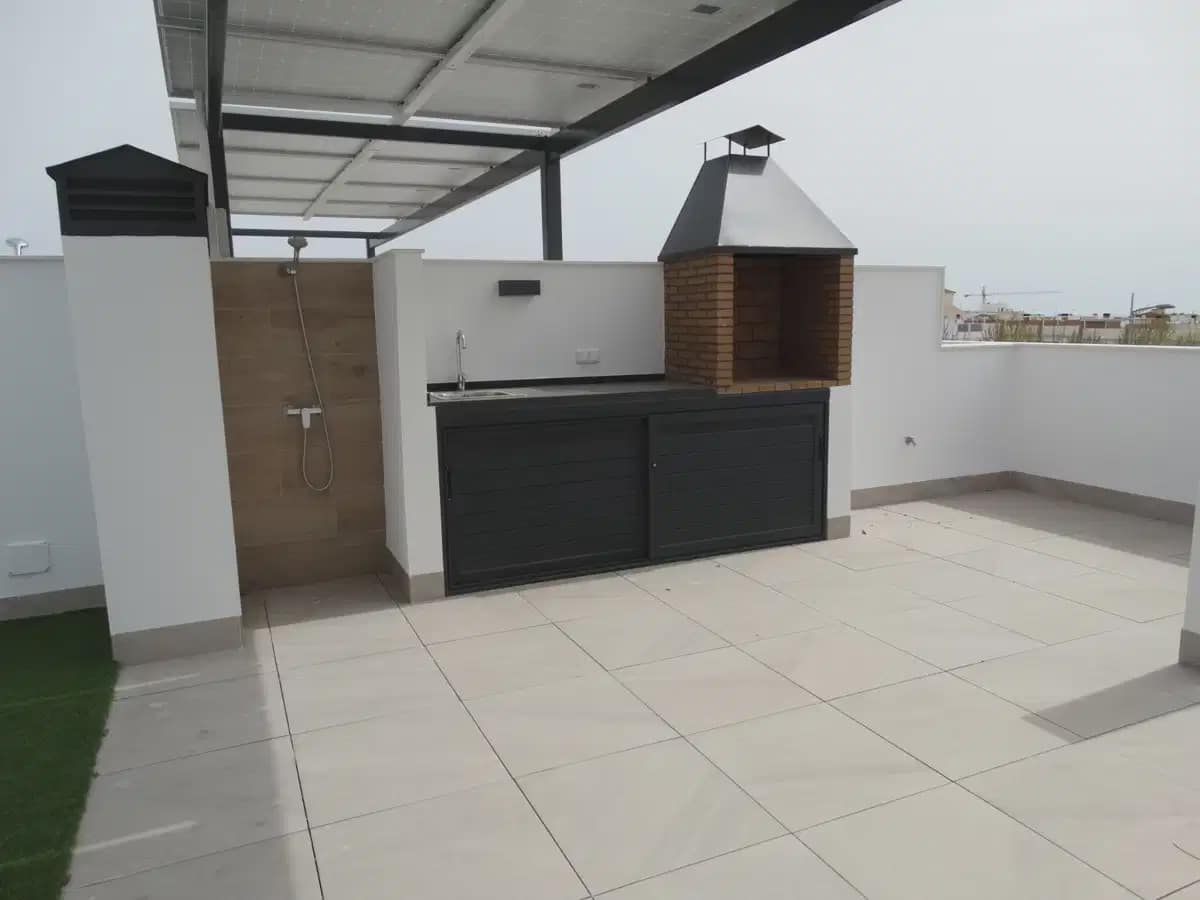 Bungalow de 3 habitaciones en Pilar de la Horadada en venta con piscina garaje - 285.000 € (Ref: 9932643)