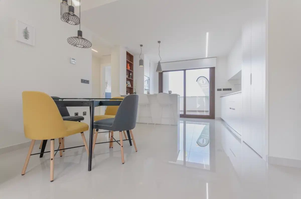 2 soveværelse Bungalow til salg i Torrevieja med swimmingpool garage - € 300.000 (Ref: 9932654)