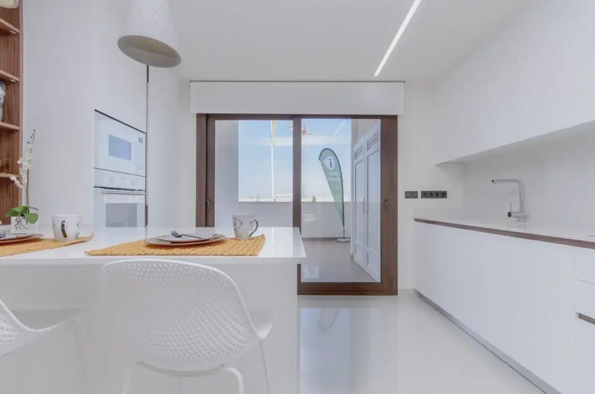 2 soveværelse Bungalow til salg i Torrevieja med swimmingpool garage - € 300.000 (Ref: 9932654)