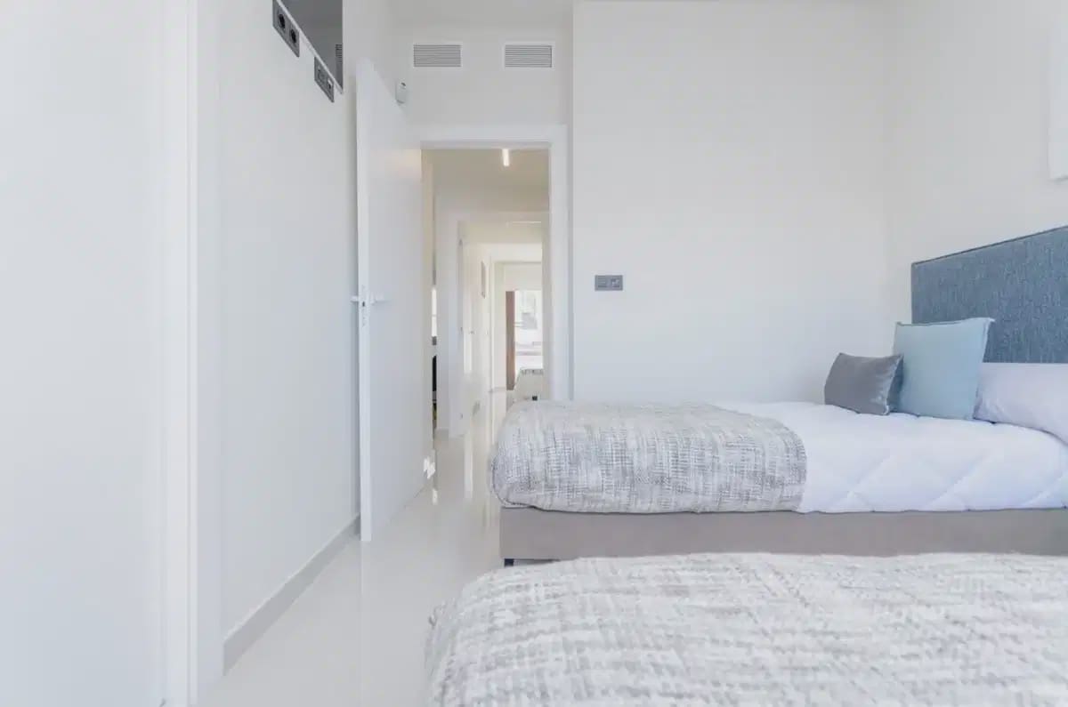 2 soveværelse Bungalow til salg i Torrevieja med swimmingpool garage - € 300.000 (Ref: 9932654)