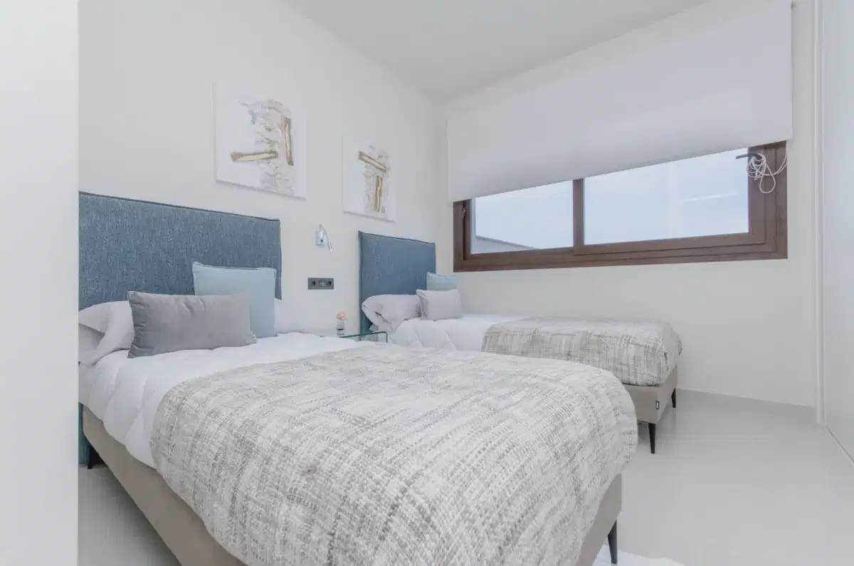 2 soveværelse Bungalow til salg i Torrevieja med swimmingpool garage - € 300.000 (Ref: 9932654)