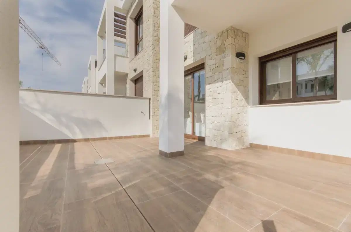 2 soveværelse Bungalow til salg i Torrevieja med swimmingpool garage - € 300.000 (Ref: 9932654)