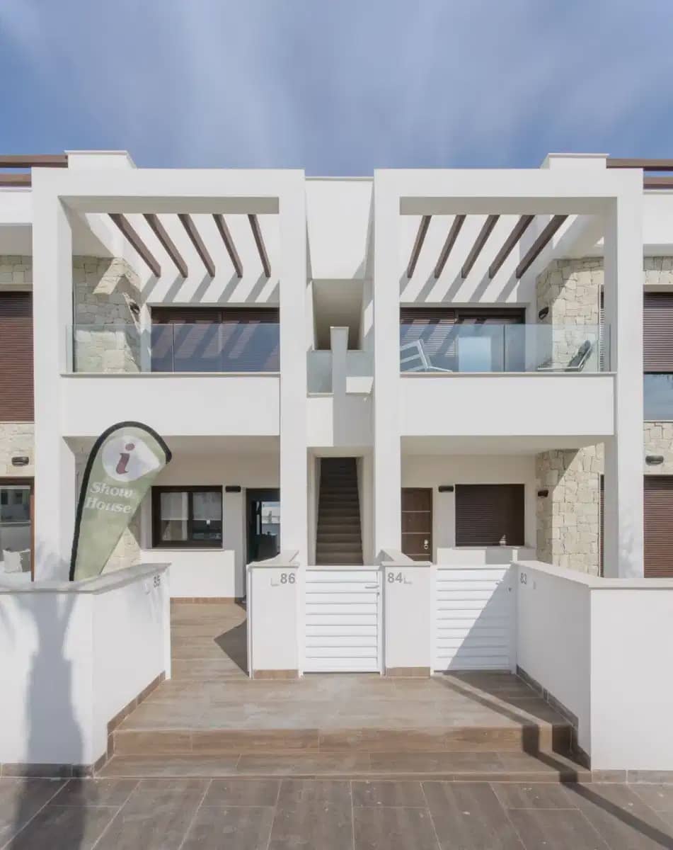 2 soveværelse Bungalow til salg i Torrevieja med swimmingpool garage - € 300.000 (Ref: 9932654)