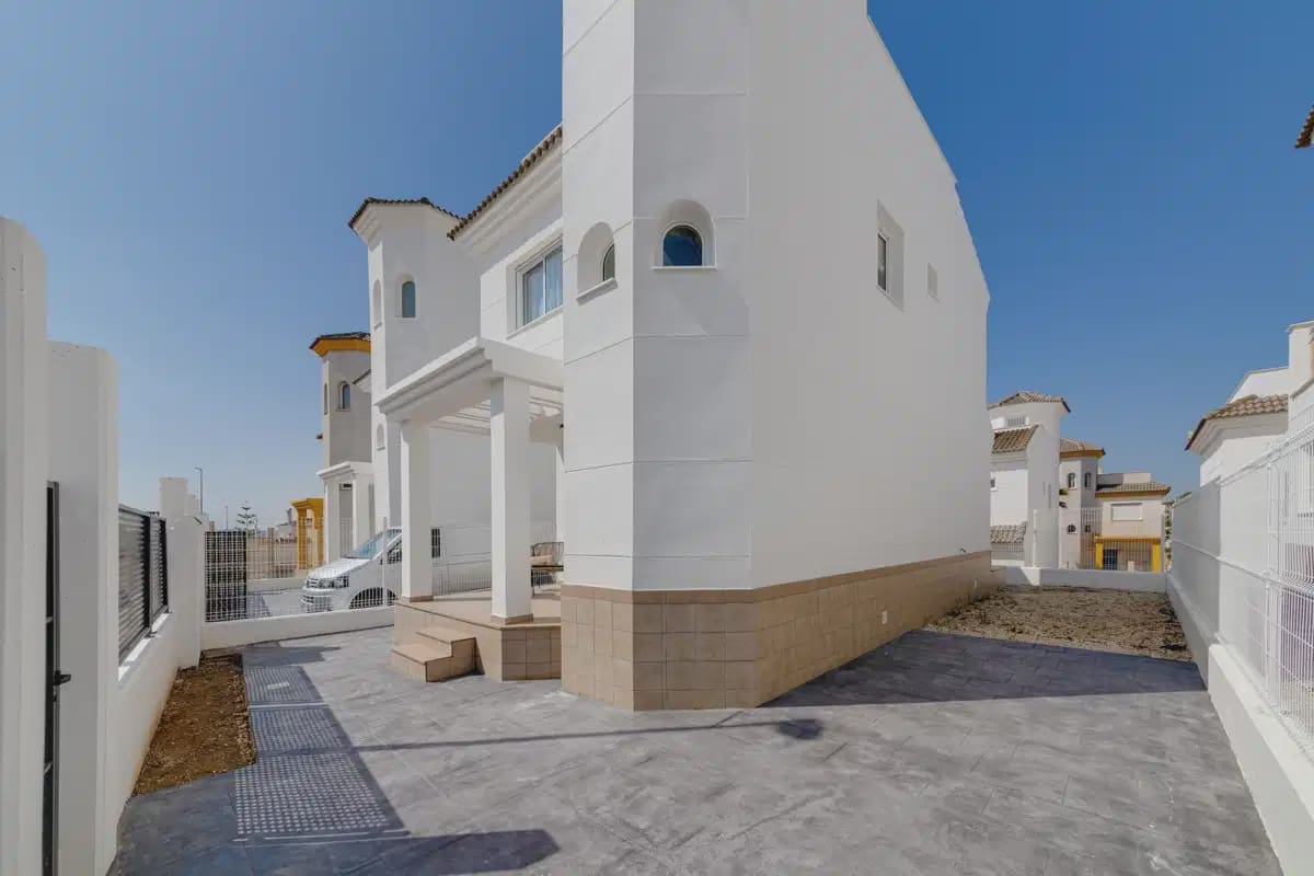2 bedroom Semi-detached Villa for sale in San Fulgencio with pool garage - € 280,000 (Ref: 9932661)