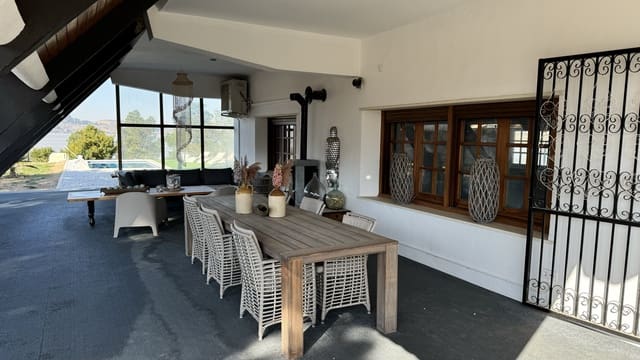 5 bedroom Villa for sale in Caspe with pool garage - € 795,000 (Ref: 8840298)