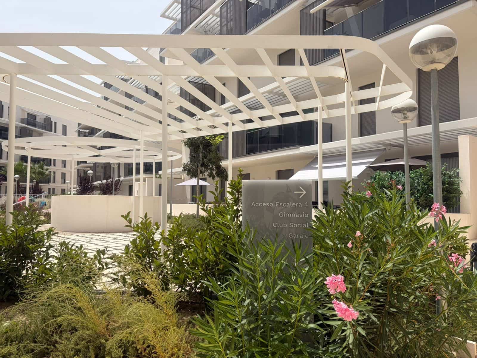 2 bedroom Apartment for sale in Denia with pool garage - € 365,900 (Ref: 10160012)