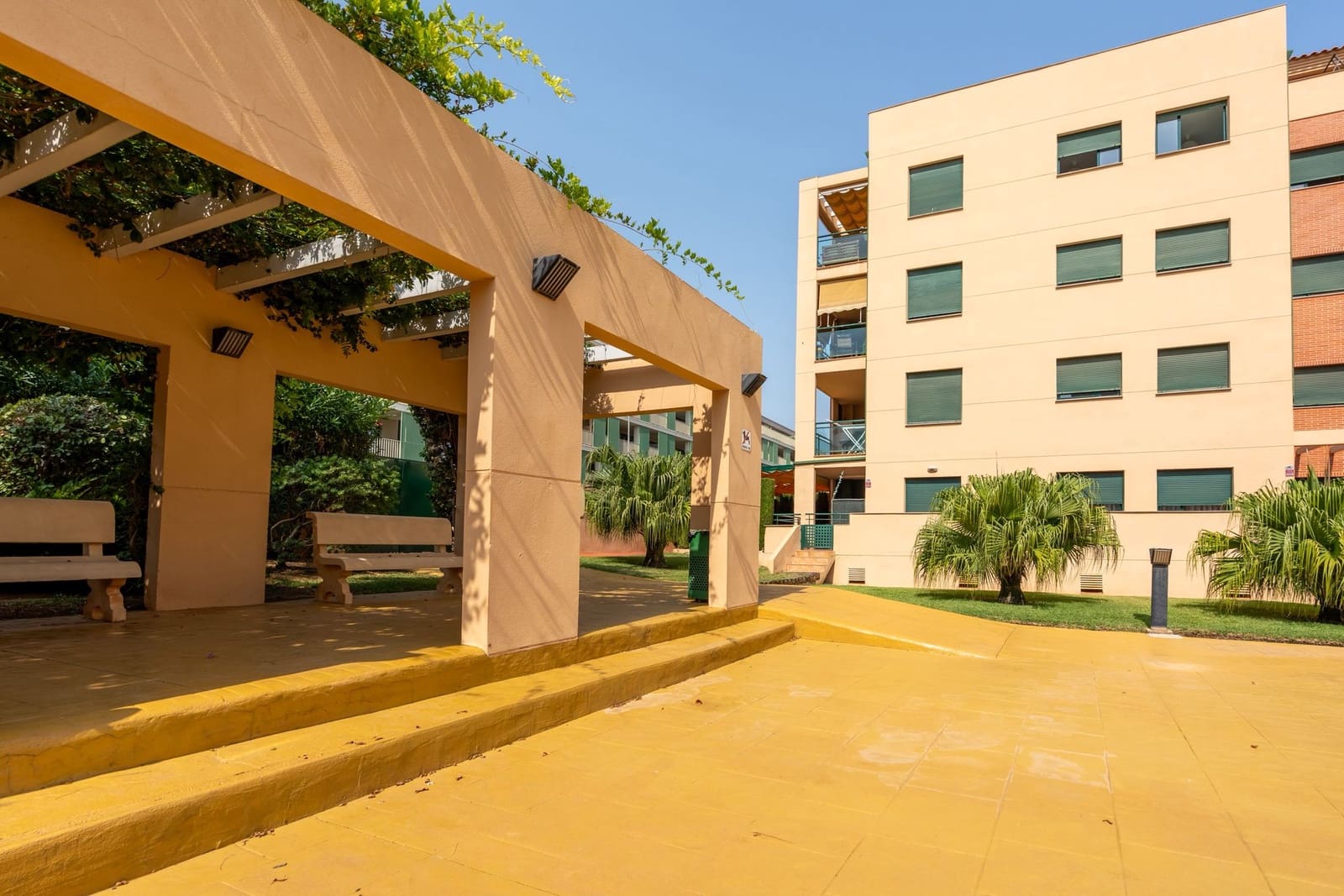 Apartamento de 3 habitaciones en Dénia en venta con piscina garaje - 420.000 € (Ref: 9425893)