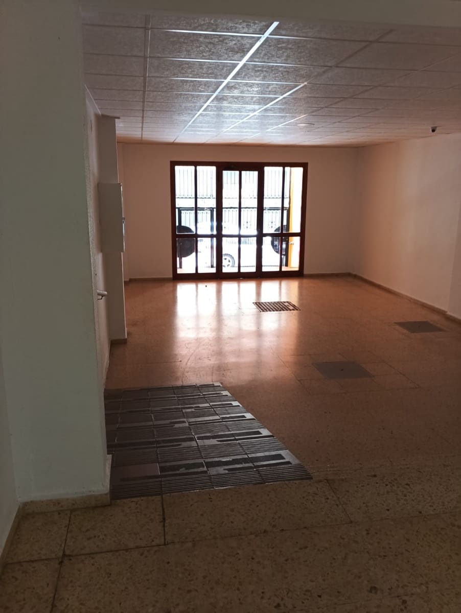 Piso de 3 habitaciones en Dénia en venta - 164.000 € (Ref: 9425902)