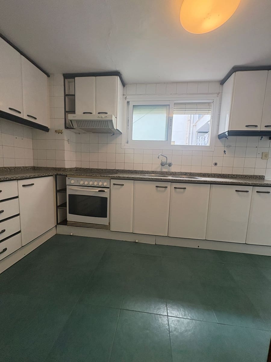 Piso de 3 habitaciones en Dénia en venta - 164.000 € (Ref: 9425902)