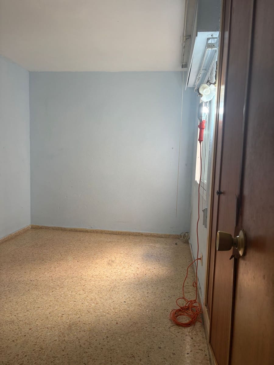 Piso de 3 habitaciones en Dénia en venta - 164.000 € (Ref: 9425902)