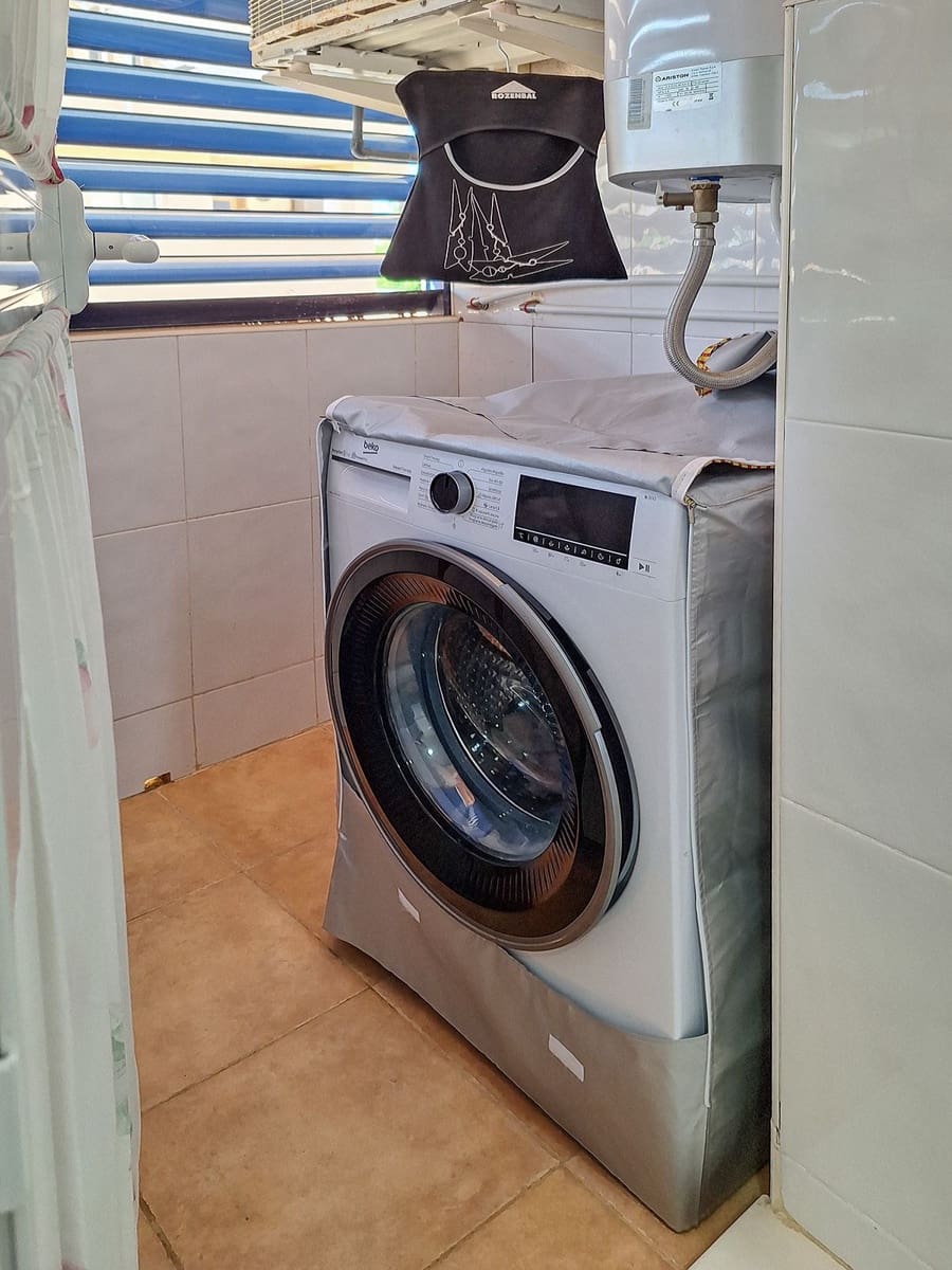 2 soveværelse Lejlighed til leje i Denia med swimmingpool garage - € 750 (Ref: 9425903)