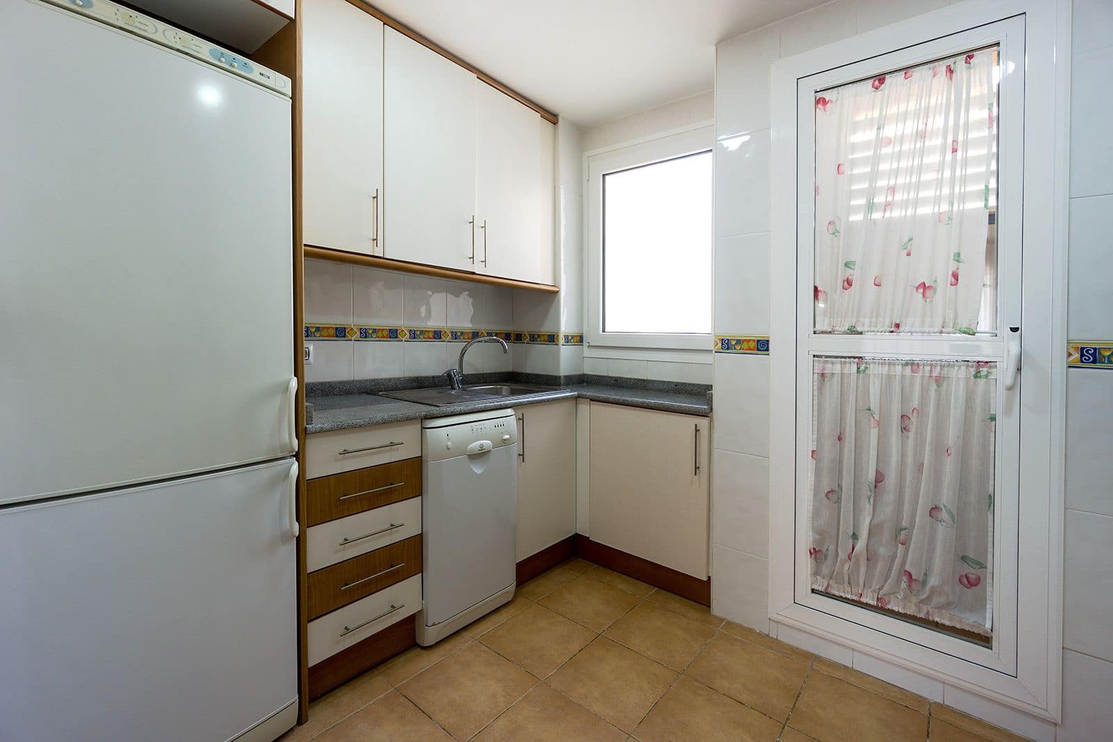 2 soveværelse Lejlighed til leje i Denia med swimmingpool garage - € 750 (Ref: 9425903)