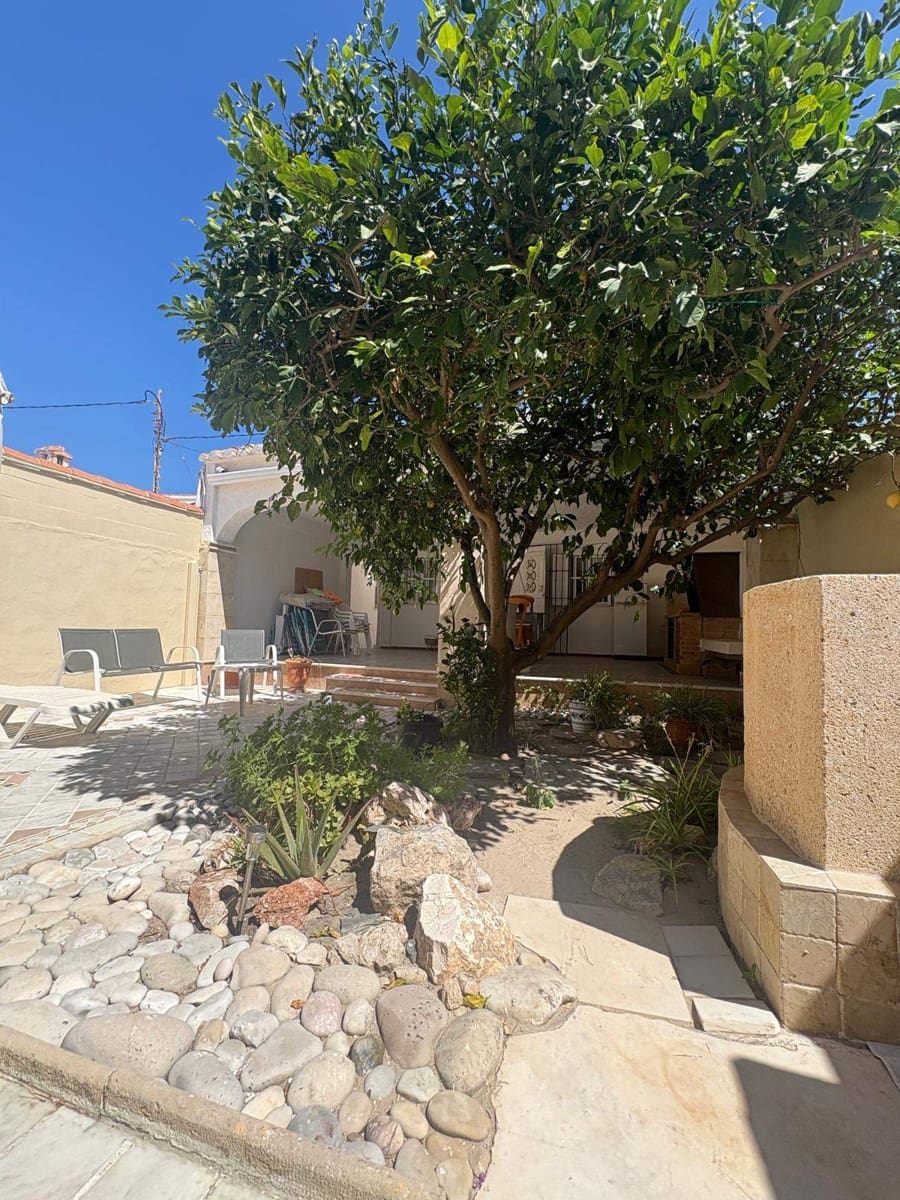 3 slaapkamer Rijtjeshuis te koop in Denia met garage - € 450.000 (Ref: 9425911)