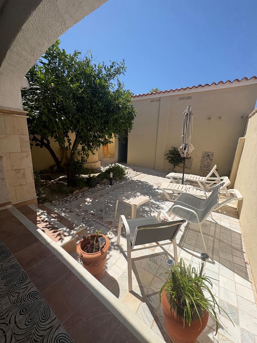 3 slaapkamer Rijtjeshuis te koop in Denia met garage - € 450.000 (Ref: 9425911)