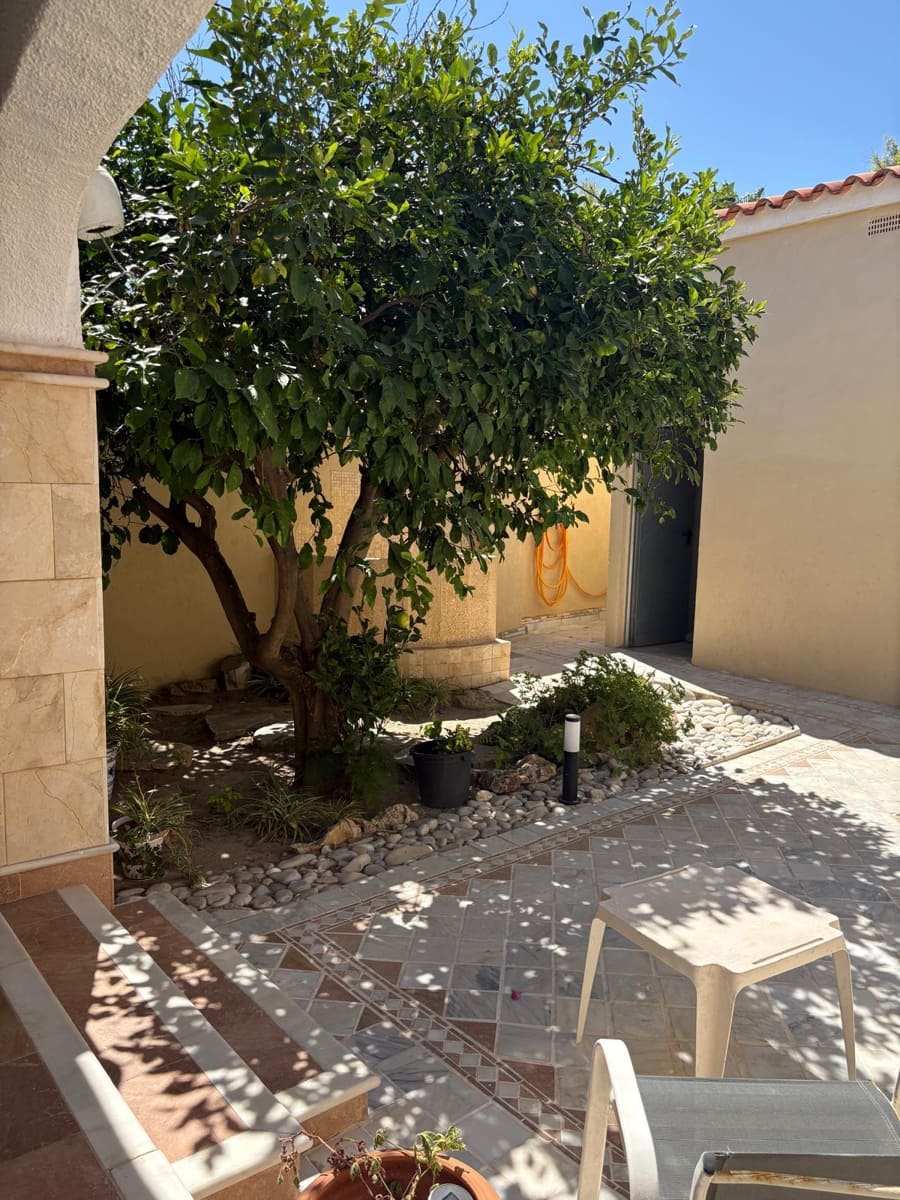 3 slaapkamer Rijtjeshuis te koop in Denia met garage - € 450.000 (Ref: 9425911)