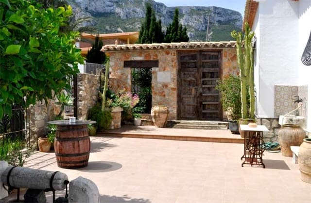 3 bedroom Villa for sale in Dénia with pool garage - € 900,000 (Ref: 9425917)