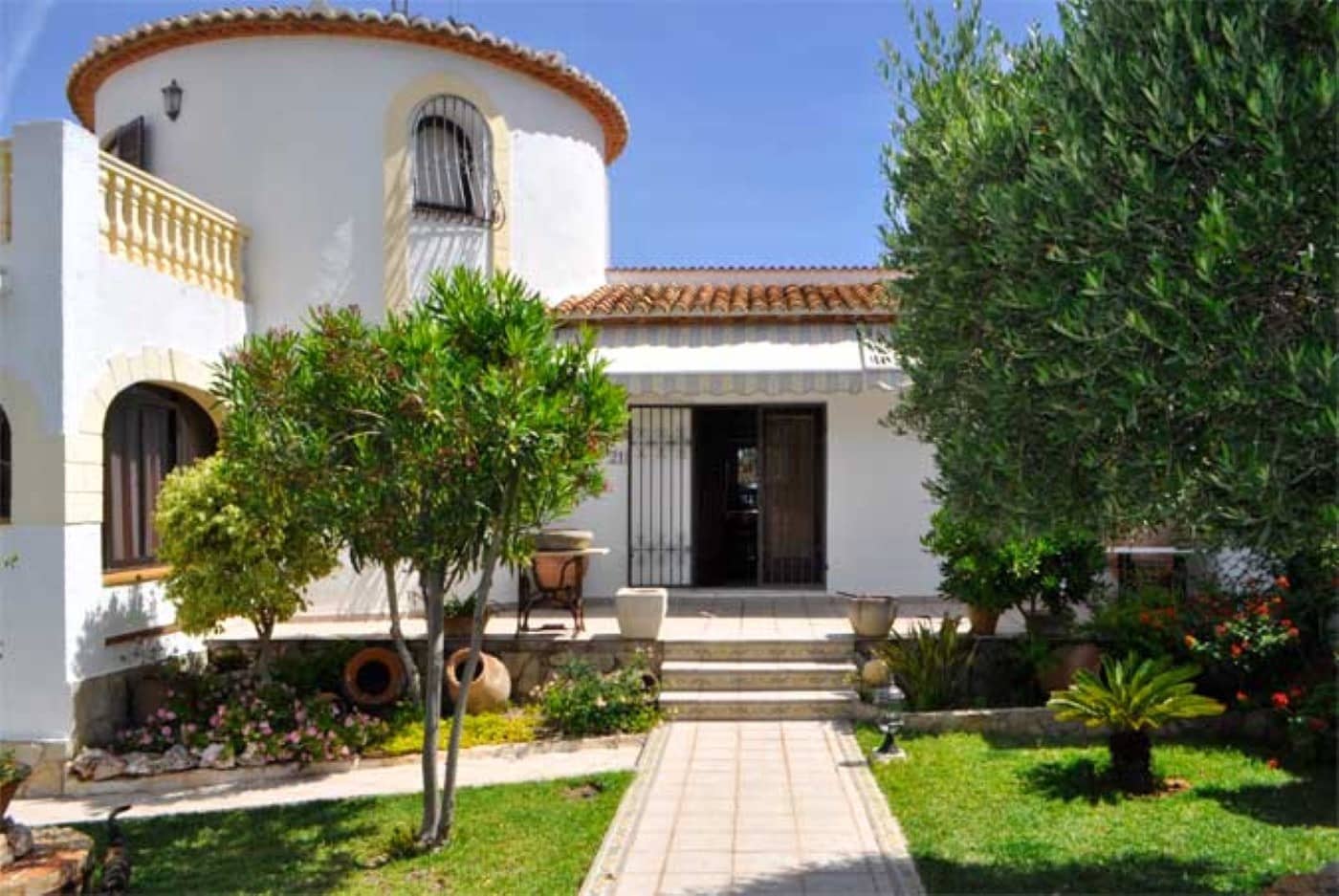 3 bedroom Villa for sale in Denia with pool garage - € 900,000 (Ref: 9425917)