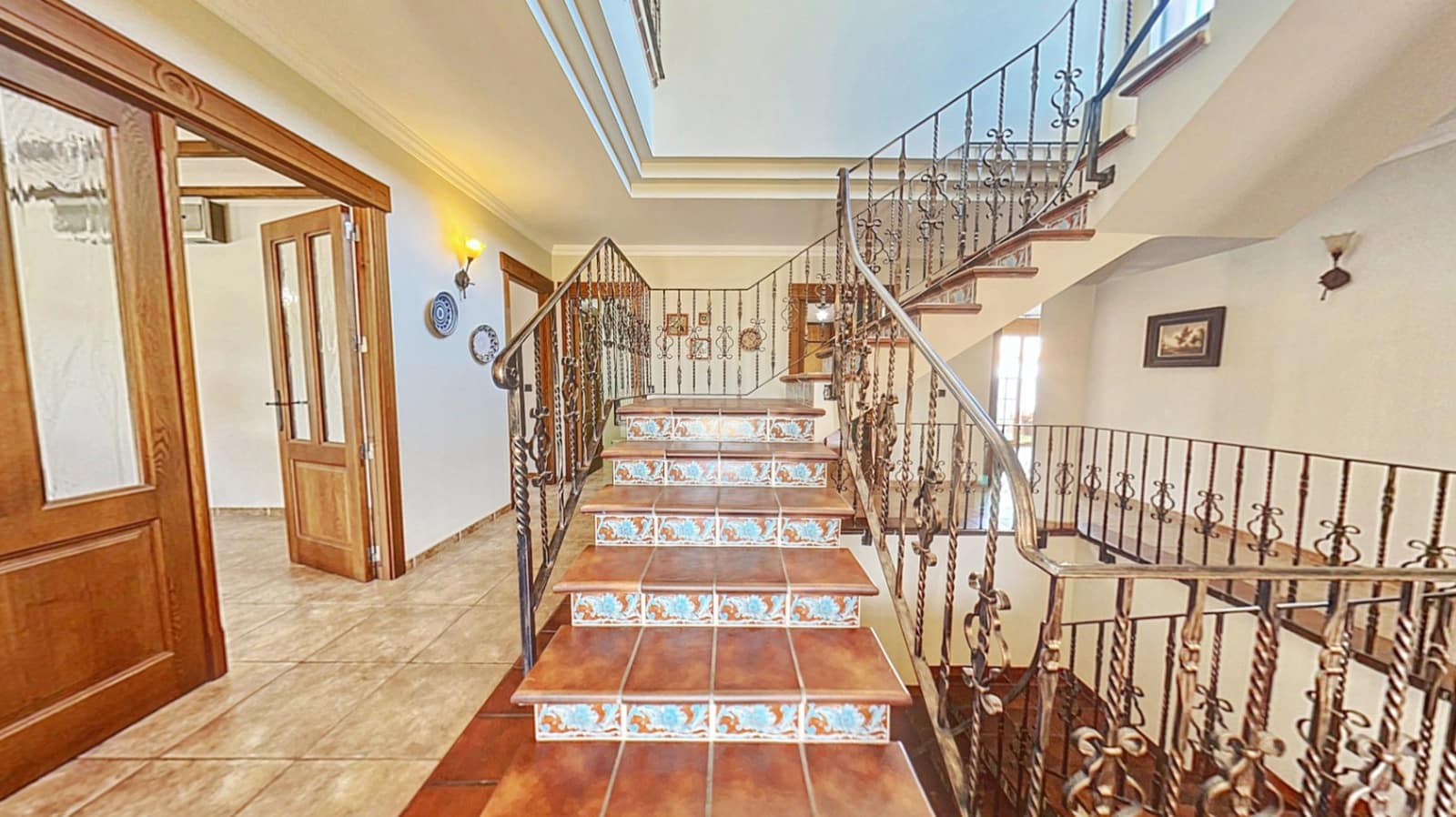 7 bedroom Villa for sale in Piles with pool garage - € 520,000 (Ref: 9451743)