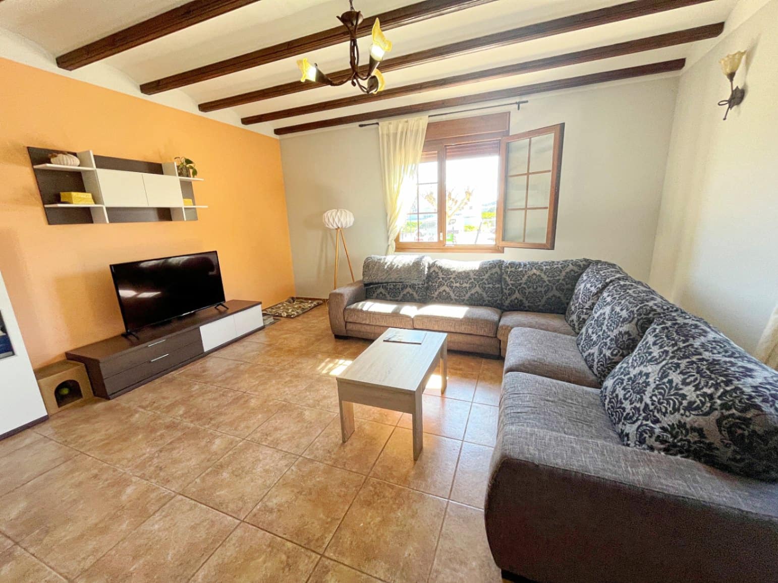 7 bedroom Villa for sale in Piles with pool garage - € 520,000 (Ref: 9451743)