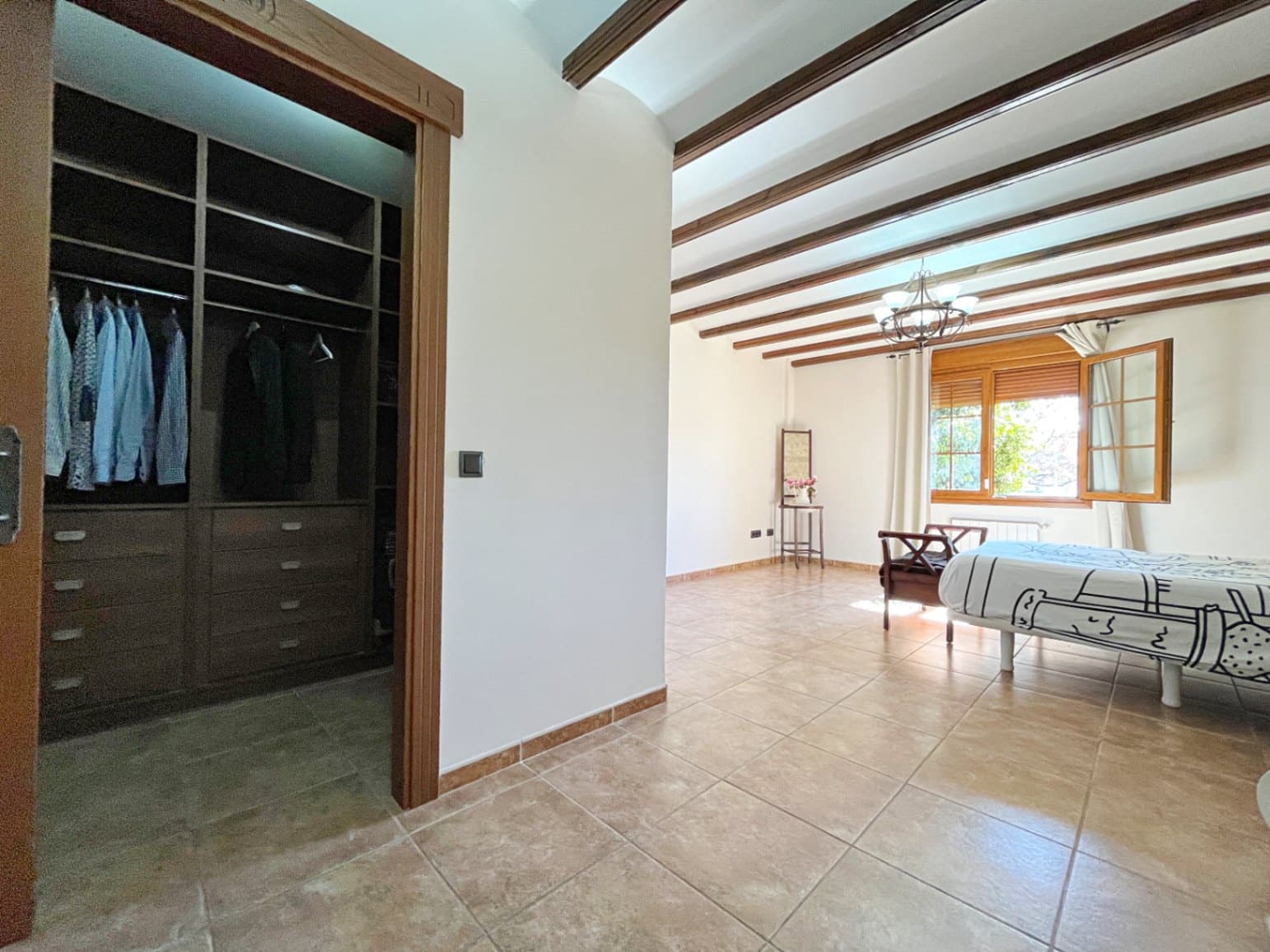 7 bedroom Villa for sale in Piles with pool garage - € 520,000 (Ref: 9451743)