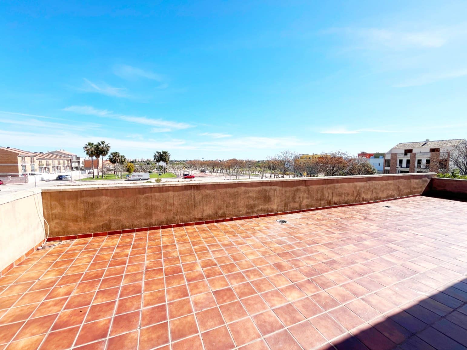 7 bedroom Villa for sale in Piles with pool garage - € 520,000 (Ref: 9451743)