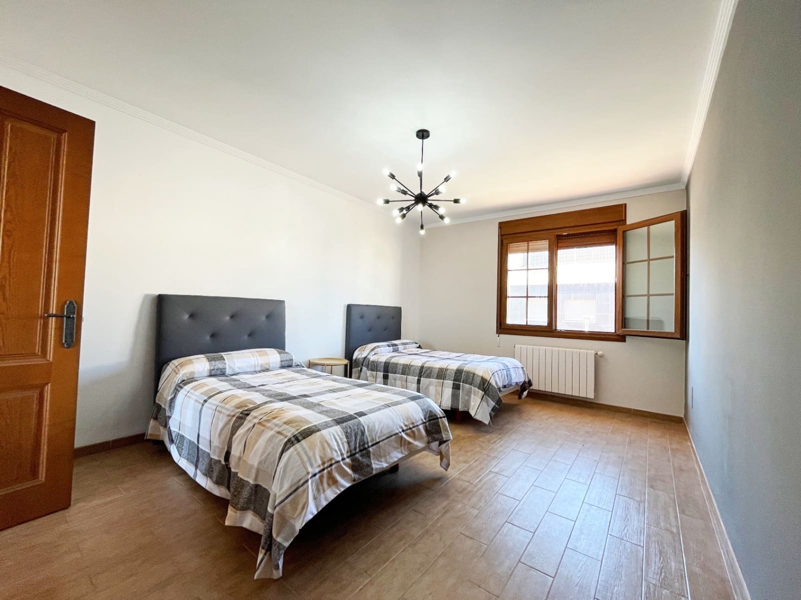 7 bedroom Villa for sale in Piles with pool garage - € 520,000 (Ref: 9451743)