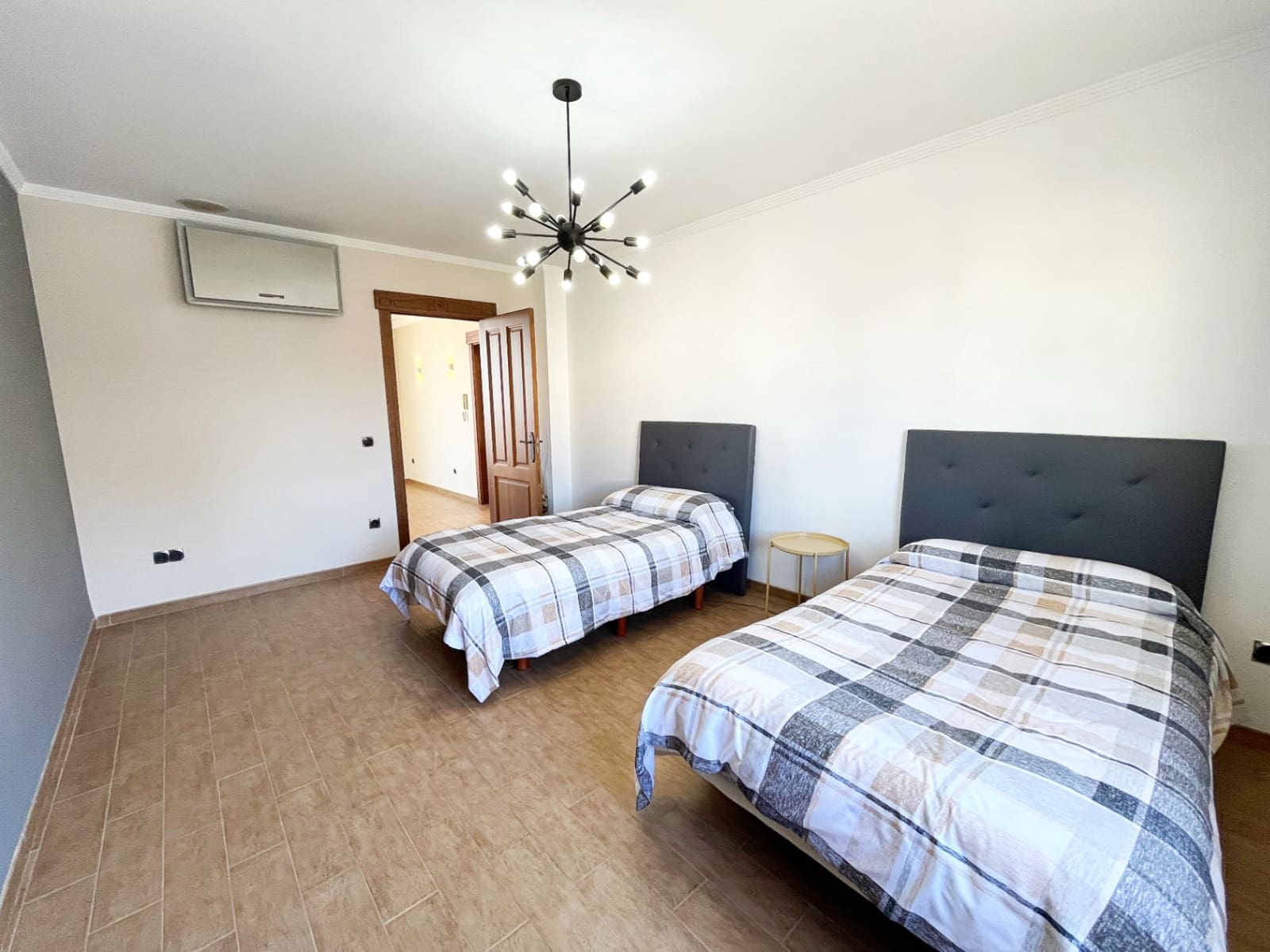 7 bedroom Villa for sale in Piles with pool garage - € 520,000 (Ref: 9451743)