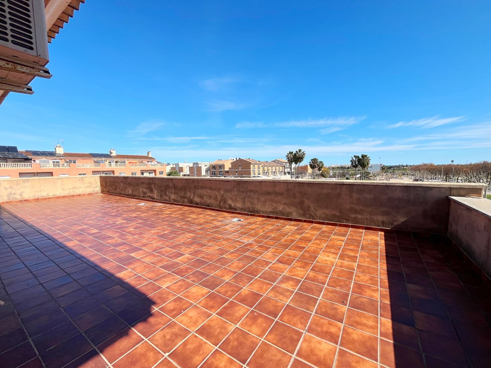 7 bedroom Villa for sale in Piles with pool garage - € 520,000 (Ref: 9451743)