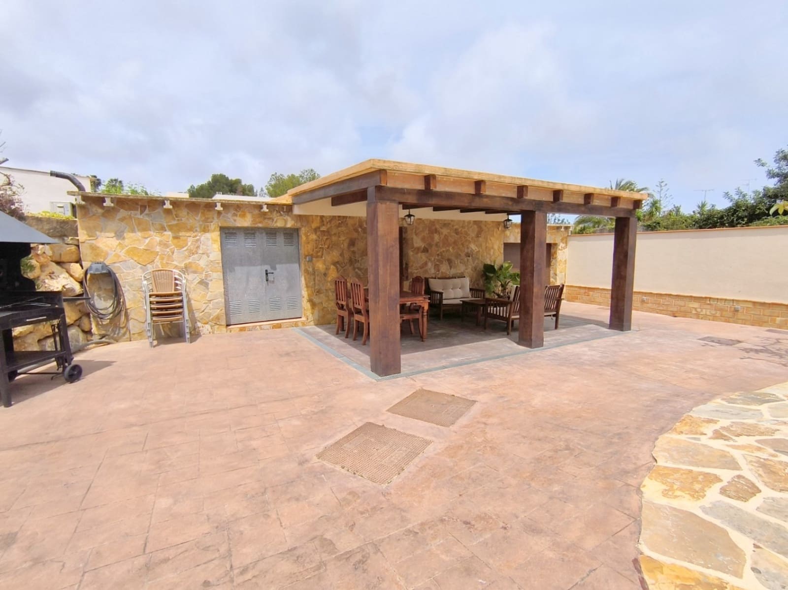 4 bedroom Villa for sale in Denia with pool garage - € 690,000 (Ref: 9451749)