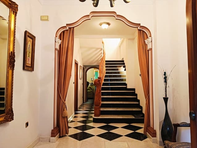 7 slaapkamer Huis te koop in Oliva met garage - € 285.000 (Ref: 9451834)