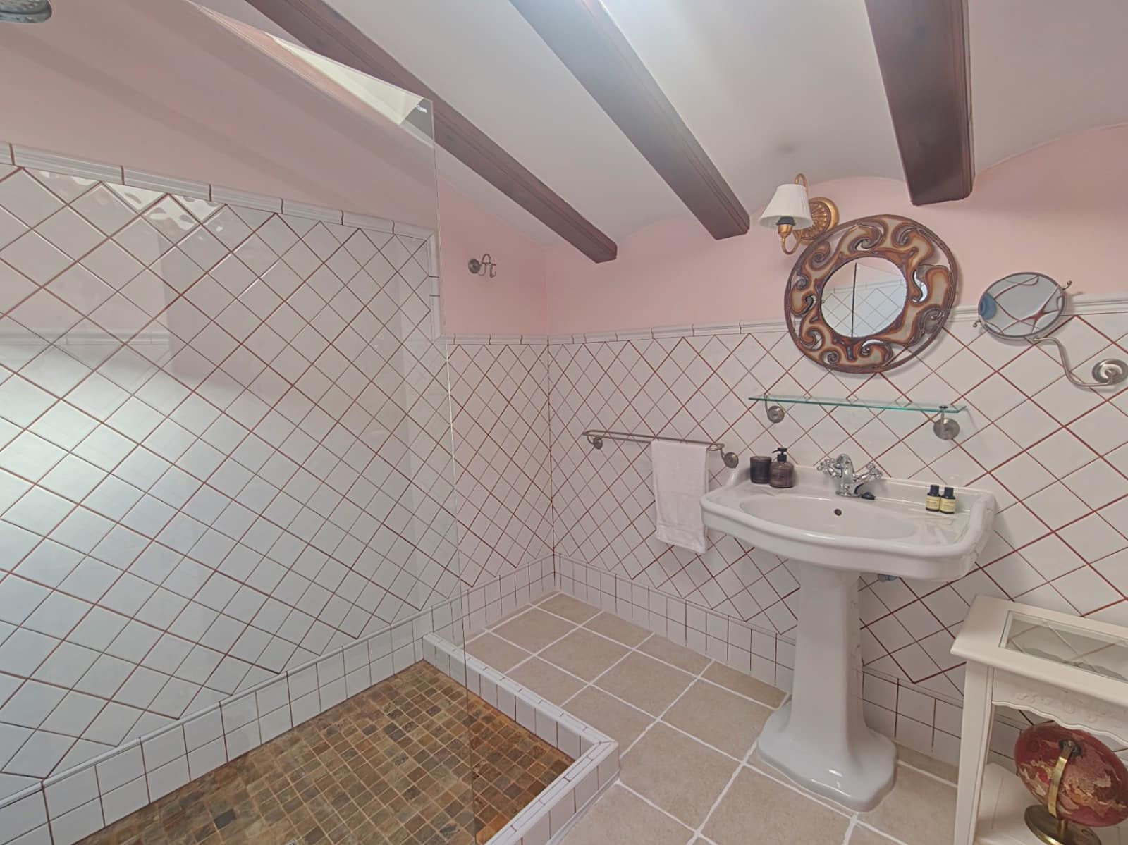 Hotel de 8 habitaciones en Vall de Gallinera en venta - 799.000 € (Ref: 9519754)