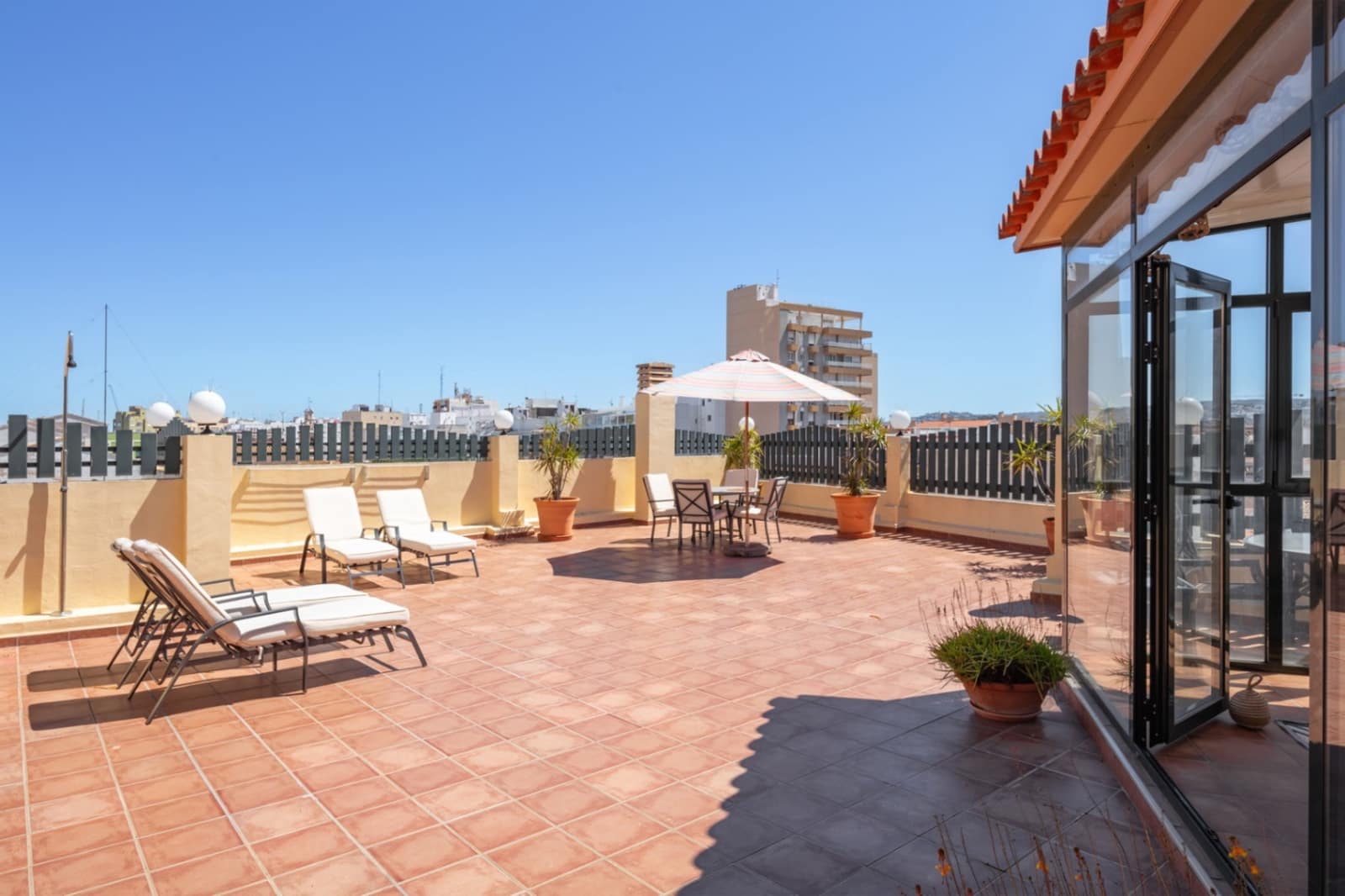 5 bedroom Penthouse for sale in Denia with garage - € 620,000 (Ref: 9535053)