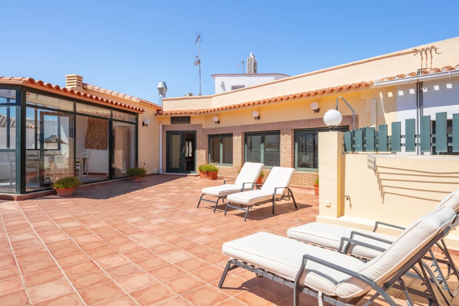 5 bedroom Penthouse for sale in Denia with garage - € 620,000 (Ref: 9535053)