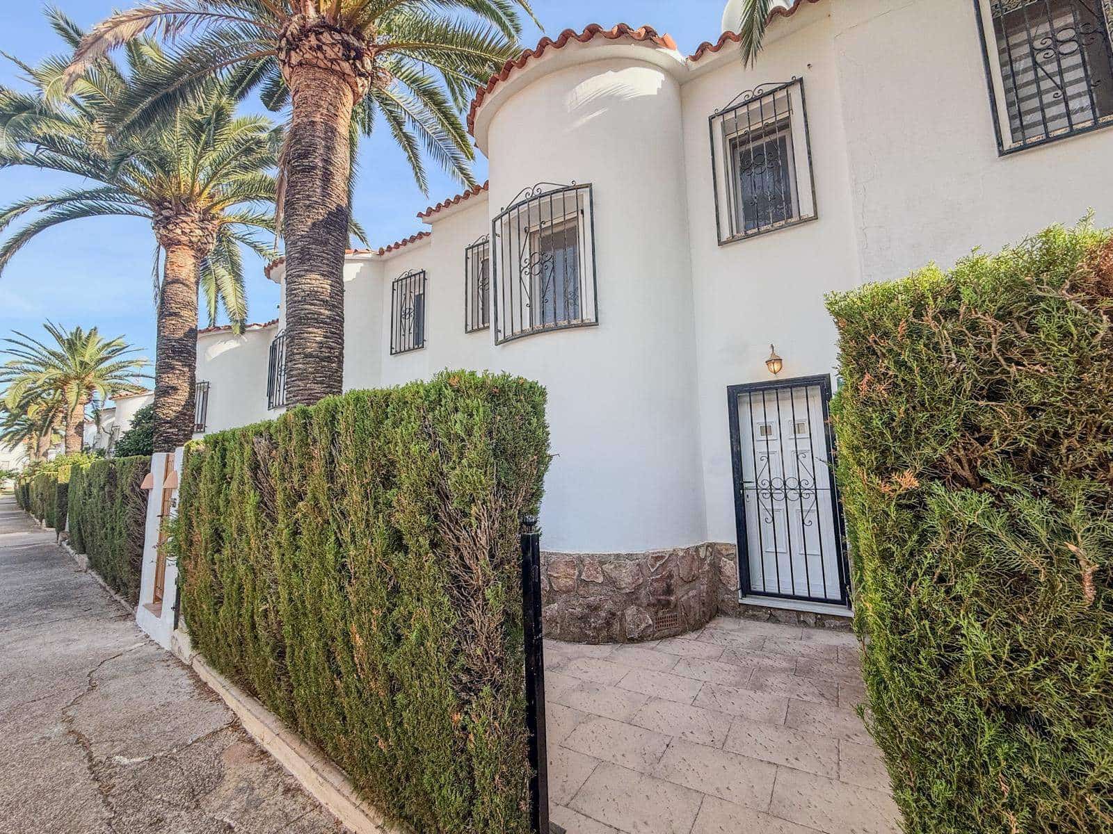 3 soverom Rekkehus til salgs i Denia med svømmebasseng - € 320 000 (Ref: 9753663)