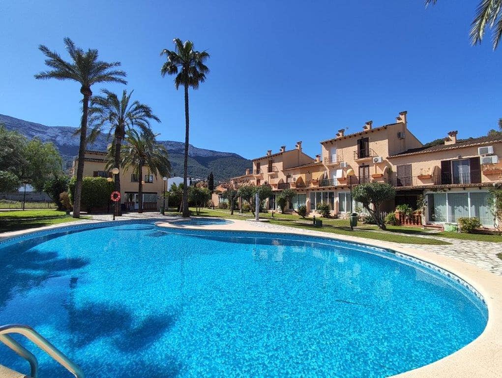 3 soveværelse Rækkehus til salg i Denia med swimmingpool - € 270.000 (Ref: 9764886)