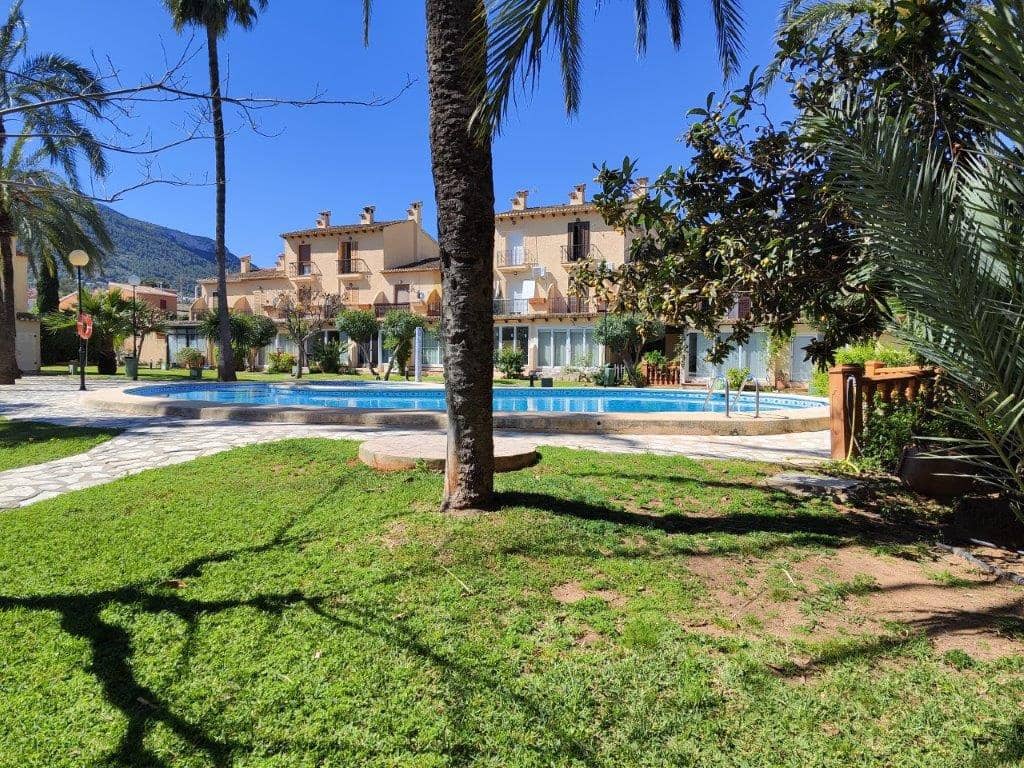 3 soveværelse Rækkehus til salg i Denia med swimmingpool - € 270.000 (Ref: 9764886)