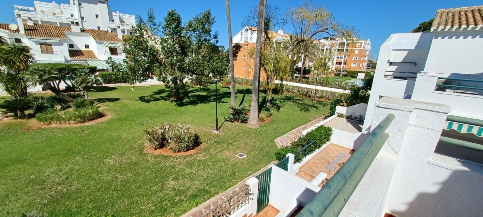 3 makuuhuone Rivitalo myytävänä paikassa Denia mukana uima-altaan 
autotalli - 535 000 € (Ref: 9796533)