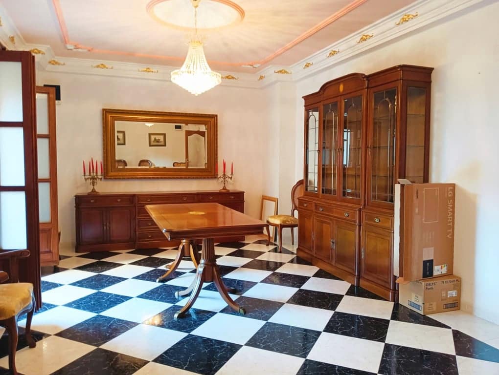 Casa de 7 habitaciones en Oliva en venta con garaje - 285.000 € (Ref: 9798028)