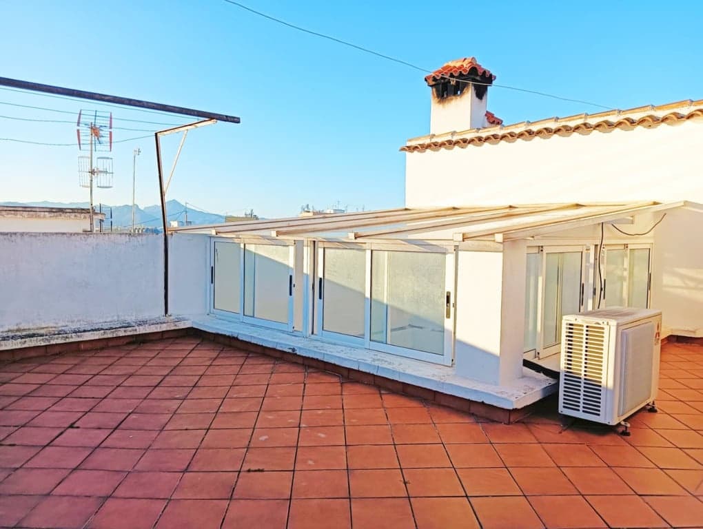 Casa de 7 habitaciones en Oliva en venta con garaje - 285.000 € (Ref: 9798028)