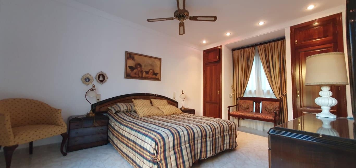 4 bedroom Villa for sale in Oliva - € 620,000 (Ref: 9798030)