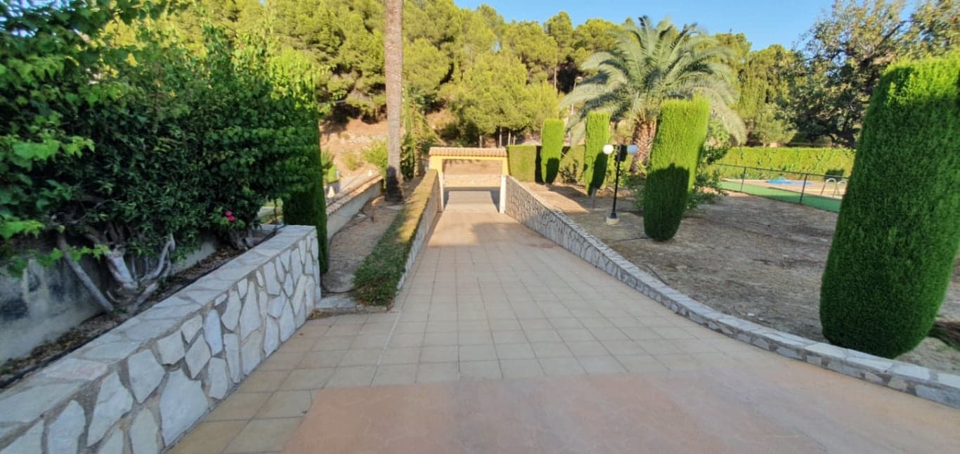 4 bedroom Villa for sale in Oliva - € 620,000 (Ref: 9798030)