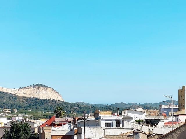 6 makuuhuone Omakotitalo myytävänä paikassa Pego mukana 
autotalli - 250 000 € (Ref: 9798045)