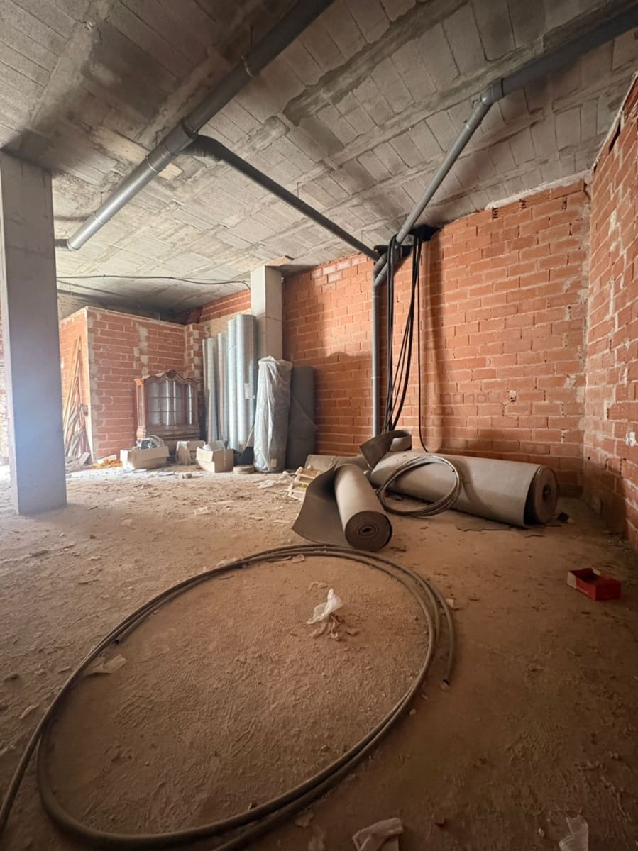 Commercial for rent in Denia - € 900 (Ref: 9823257)